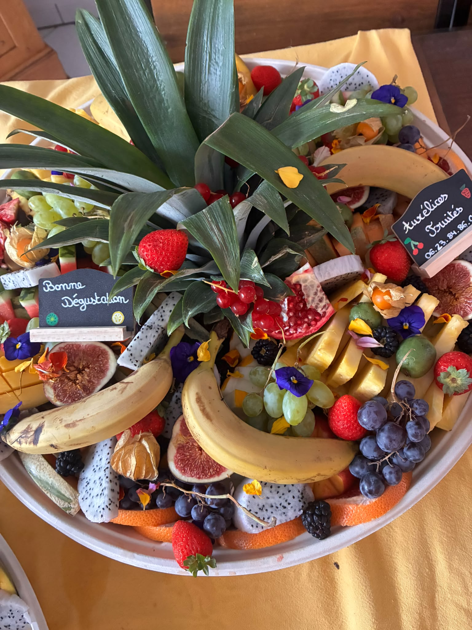 Grand plateau signature de fruits découpés